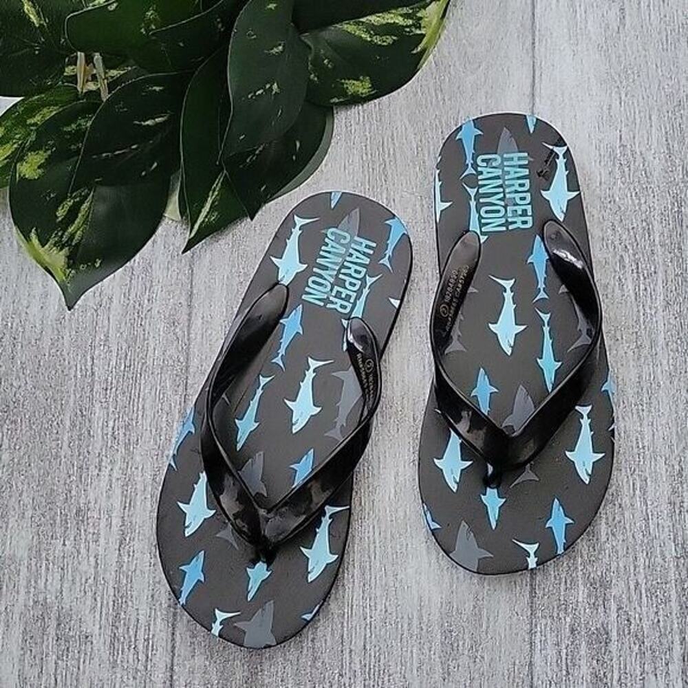 Harper Canyon Boys size 2 Black Shark Flip Flop Sandals